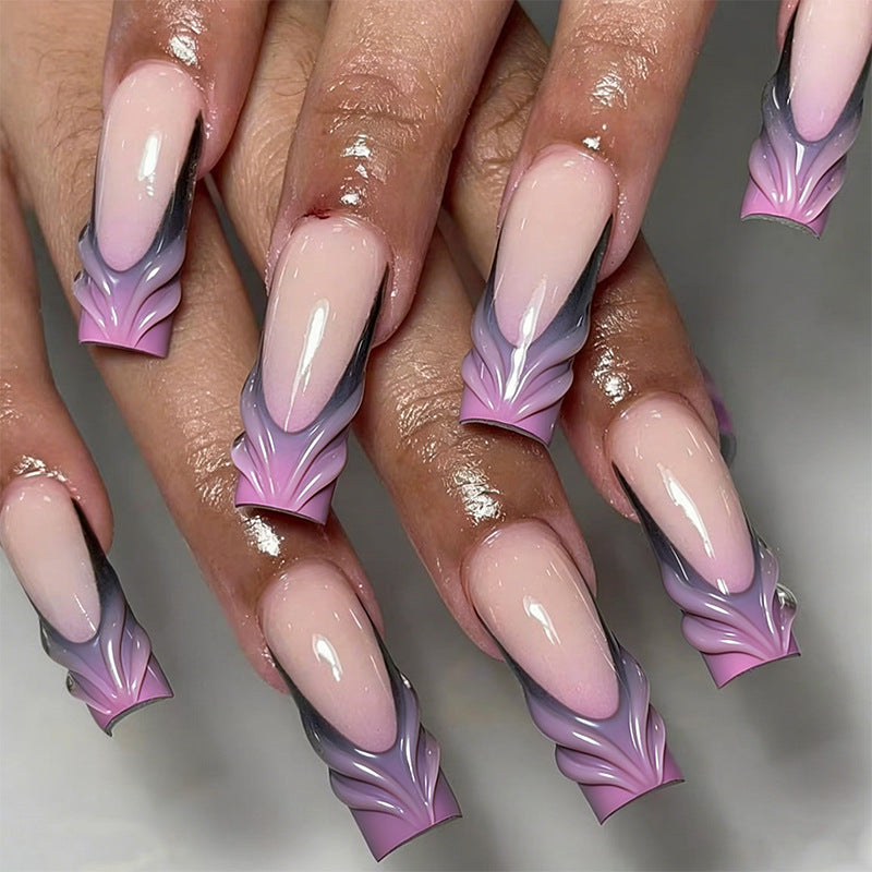 Kreative Nagelspitzen mit eleganten Spitzen Brehn