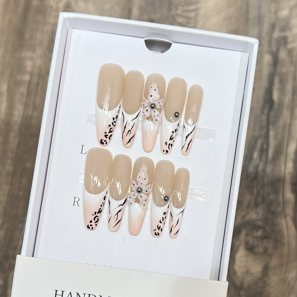 Künstlerisches Stiletto-Nagelkunst-Set mit eleganten Dekorationselementen Brehn