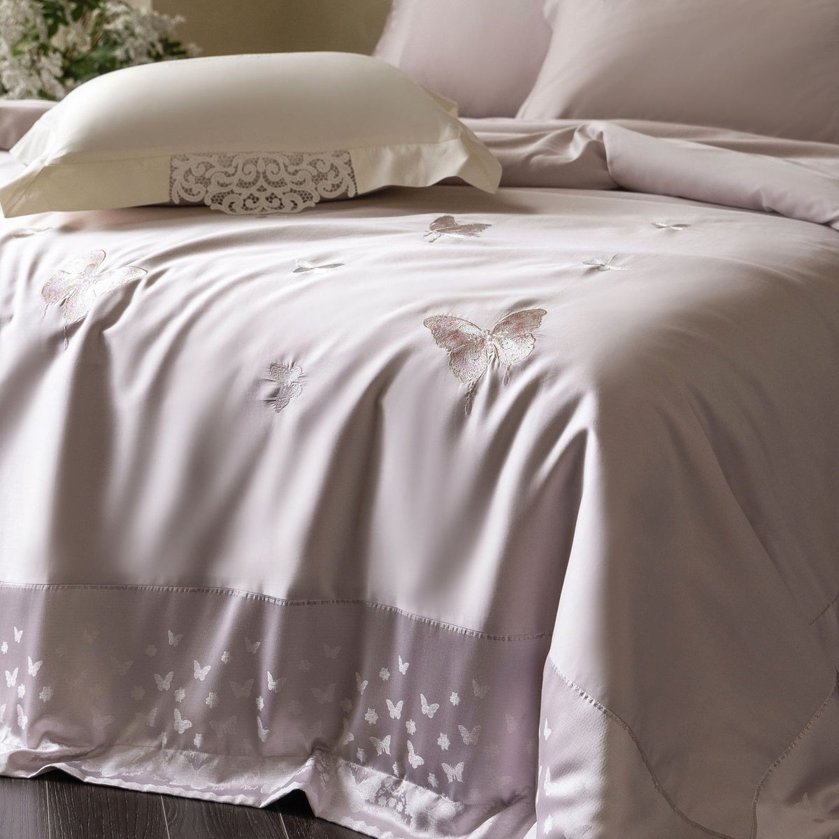 Luxuriöses Besticktes Seidensatin Bettwäsche-Set mit Gesteppten Kissenbezügen