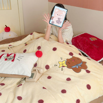 Kuscheliger wendbarer Bettüberwurf mit Pompon-Ecken und Applikation