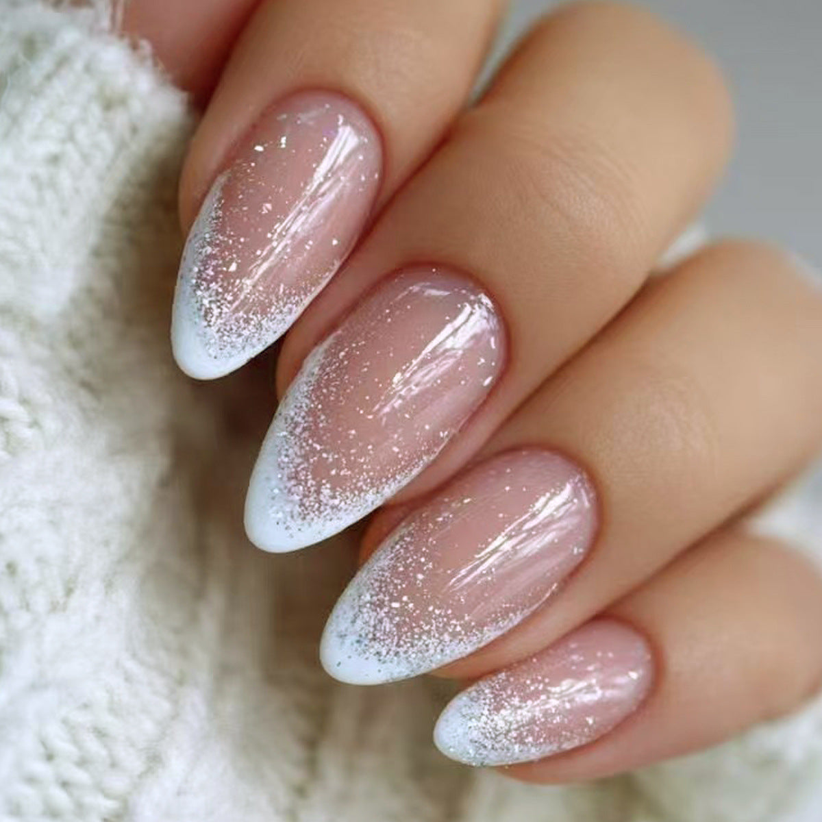 Kreative Kunstnägel mit Elegantem Glitzerdesign Brehn