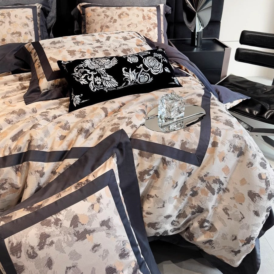 Jacquard-musterte Wendebettwäsche Set mit Satinbesatz und dekorativen Kissenbezügen