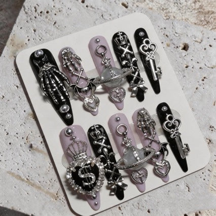 Dekorative Nagelkunst
