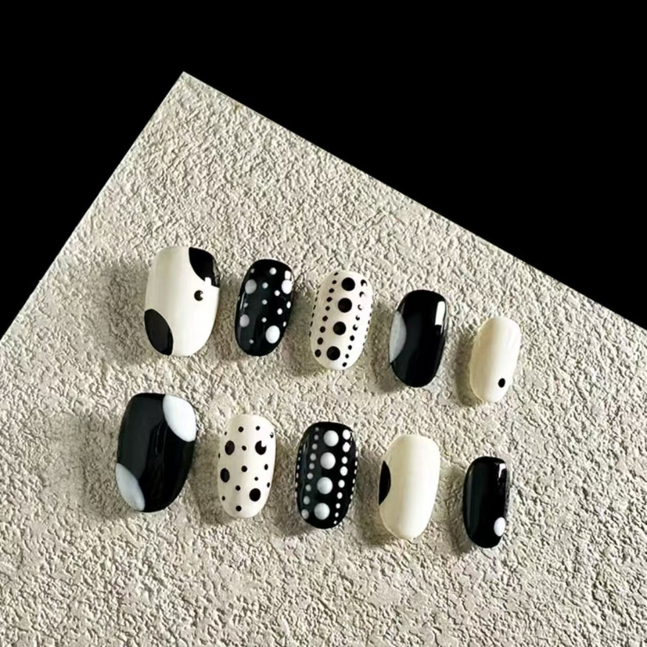 Stylisches Künstlerisches Press-On-Nagelset Brehn