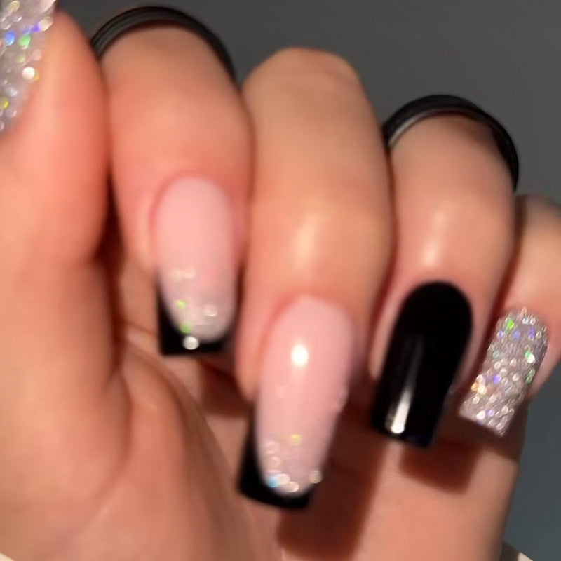 Elegante Stiletto Press-On Nagelkunst mit Strass-Akzenten Brehn