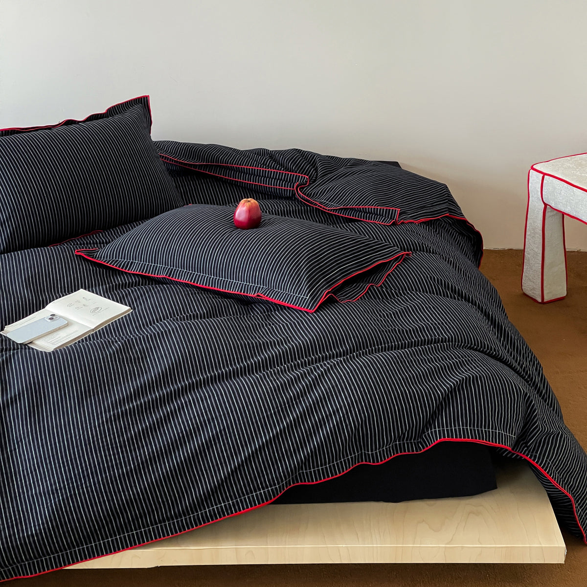 Streifen Baumwoll-Satin Bettbezug Set mit kontrastierendem Paspelrand