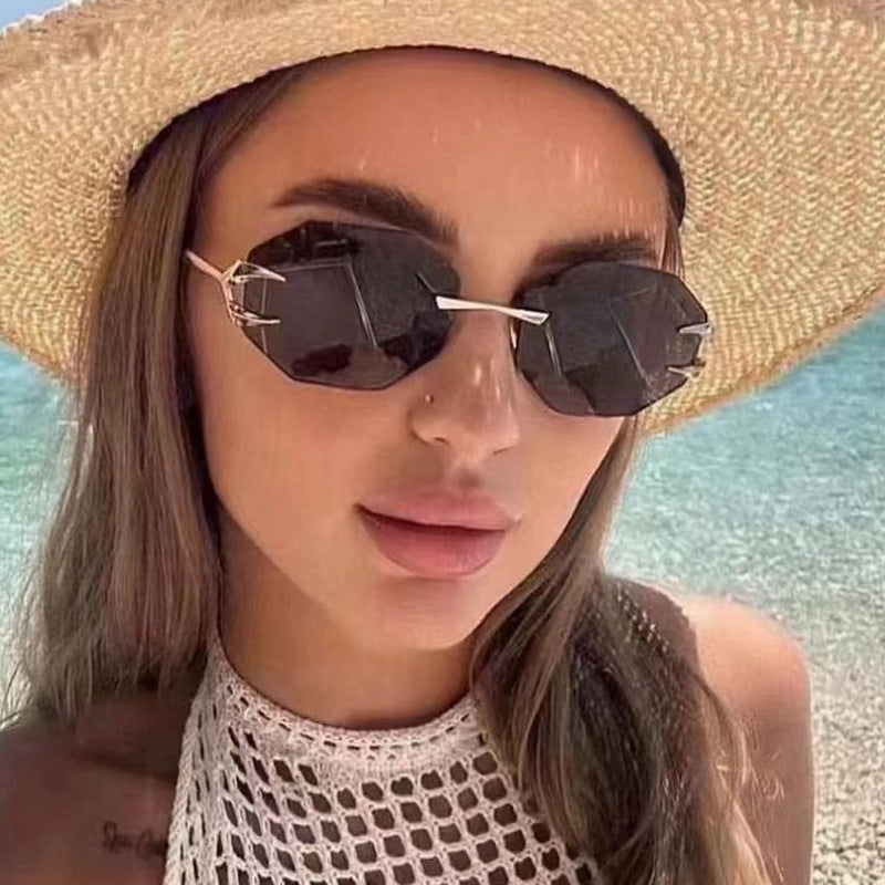 Damen geometrische Sonnenbrille mit modernem Metallrahmen Brehn