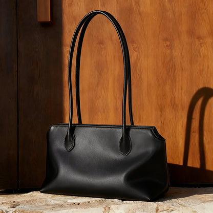Schlanke Minimalistische Schultertasche mit langen Trägern