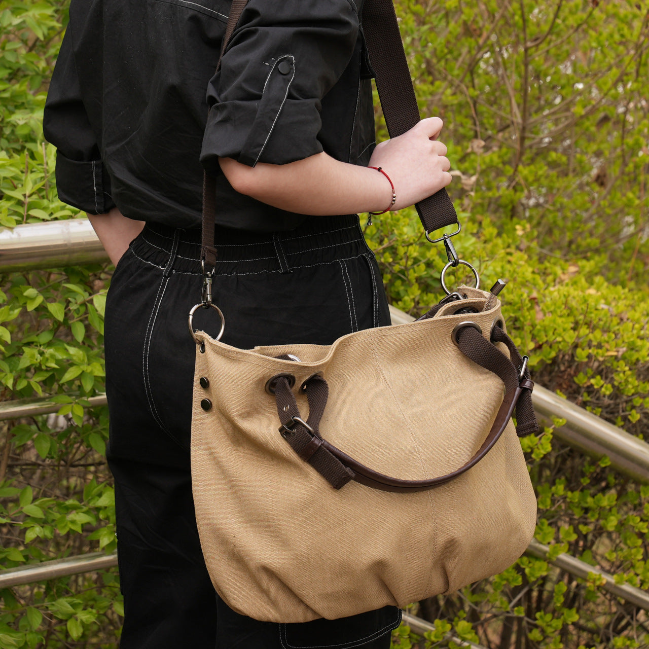 Stilvolle Canvas-Handtasche mit mehreren Fächern Brehn