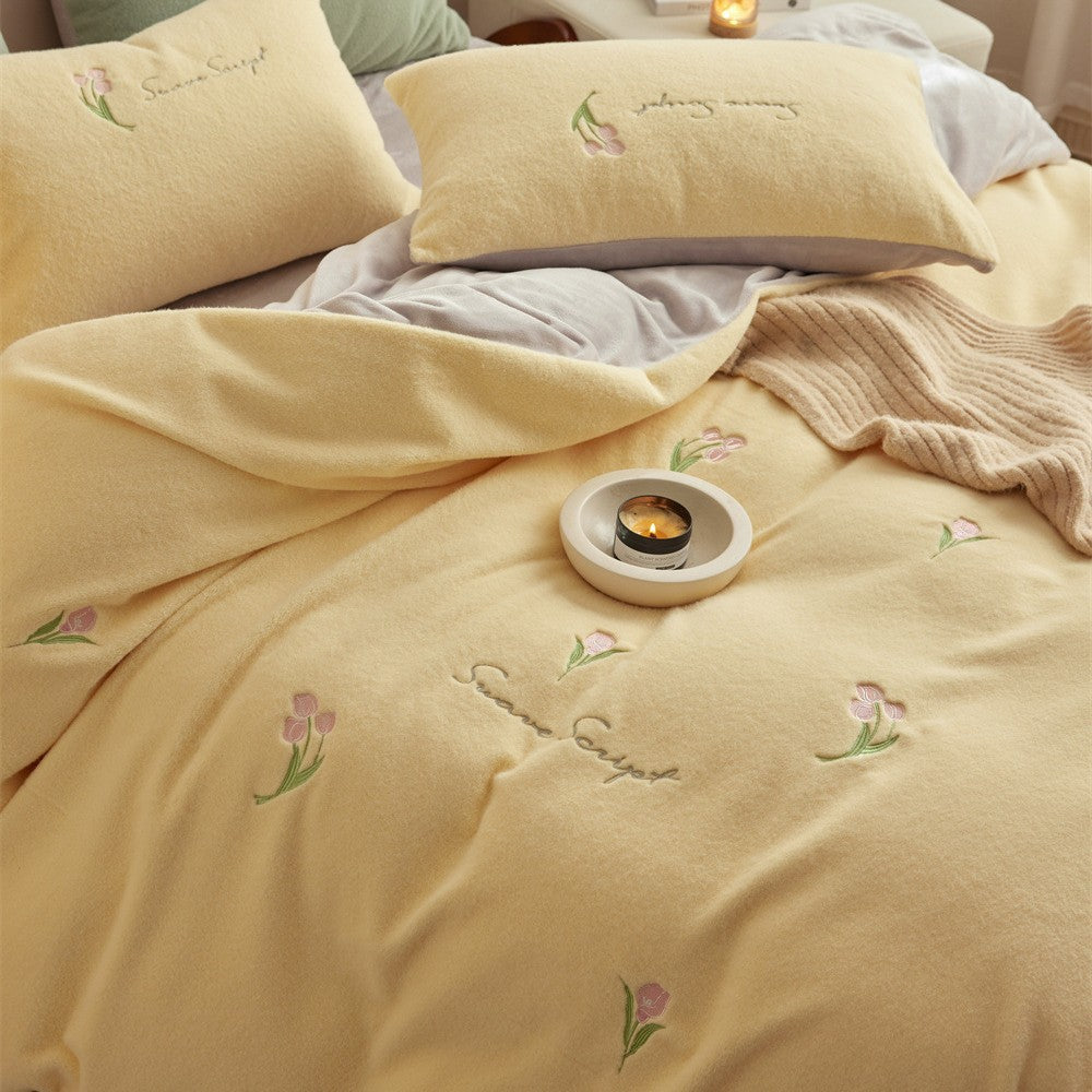 Bettwäschegarnitur aus weichem Microfleece mit gestickten Tulpen und Wendefunktion