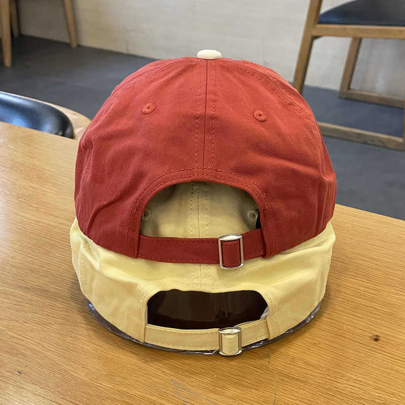 Frauen Playful Bestickte Statement Cap Brehn