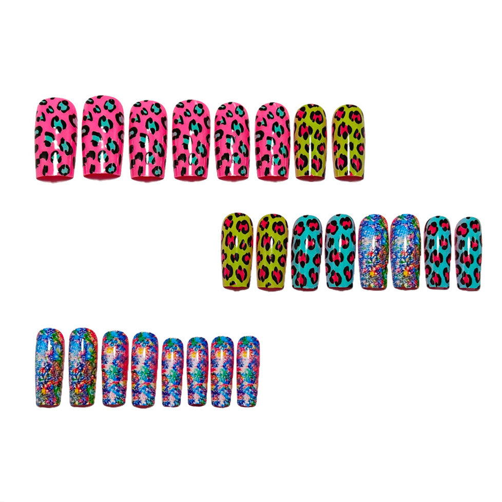 Bunte Kunstnagel-Kreation mit Leoparden-Motiv Brehn