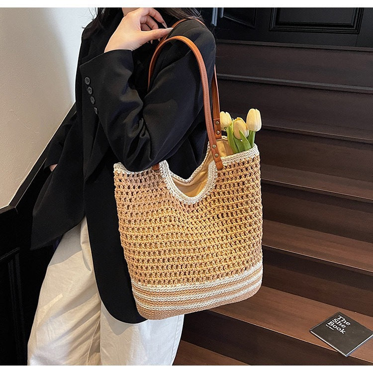 Geflochtene Strandtasche mit Ledernen Schulterrie Brehn