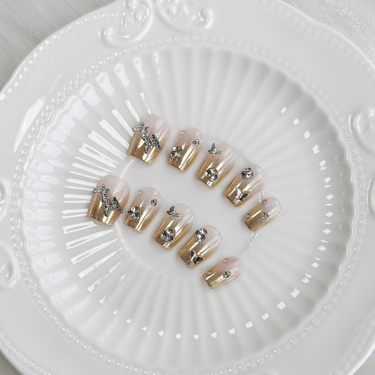 Dekoratives, mit Strass verziertes Press-On-Nagel-Set