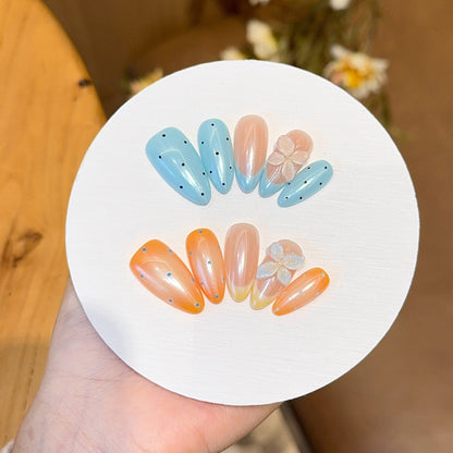 Künstliche Hand-Nail Art mit Floralen Akzenten Brehn
