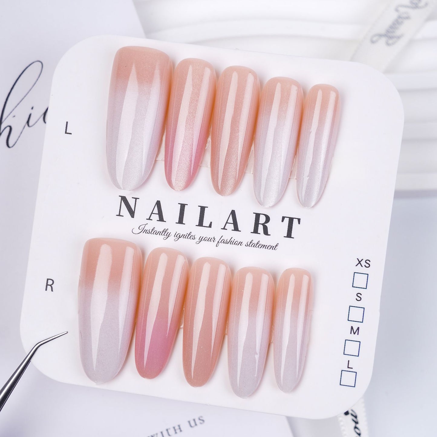 Künstlerisches florales detailliertes Press-On-Nagelset Brehn