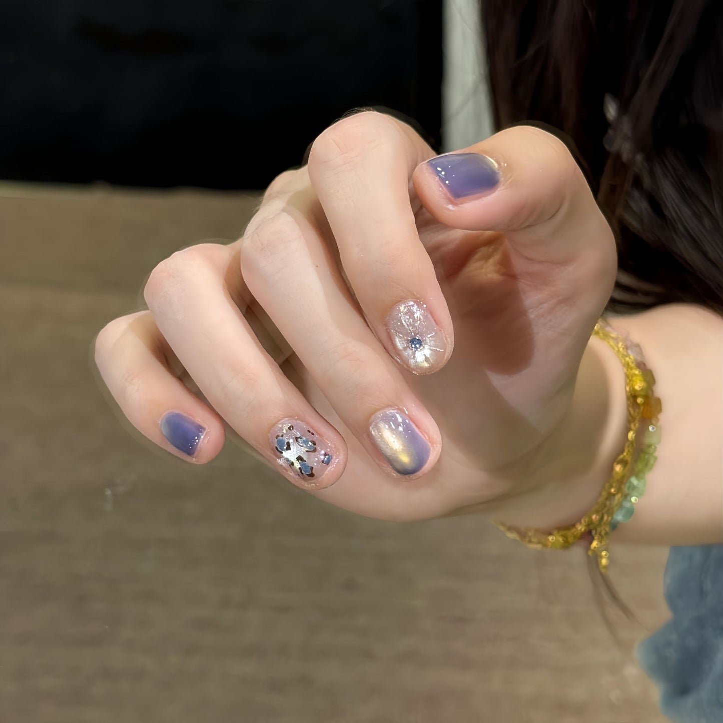 Glamouröse Kunstnägel mit Eleganten Glitzerelementen Brehn
