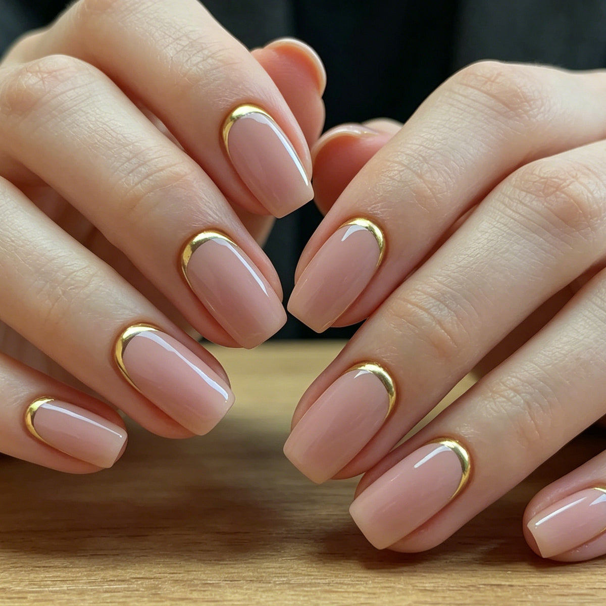 Elegante nagelkunst mit goldenem Rand Brehn
