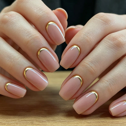 Elegante nagelkunst mit goldenem Rand Brehn