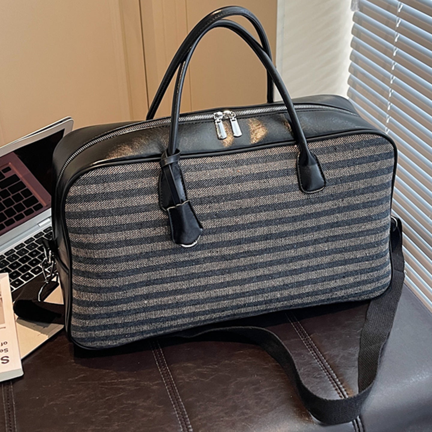 Elegante und Geräumige Reisetasche Aus Kunstleder Brehn