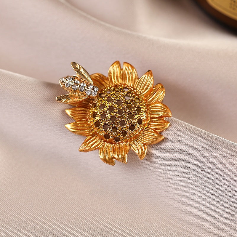Elegante Sonnenblumenbrosche mit Kristallen Brehn