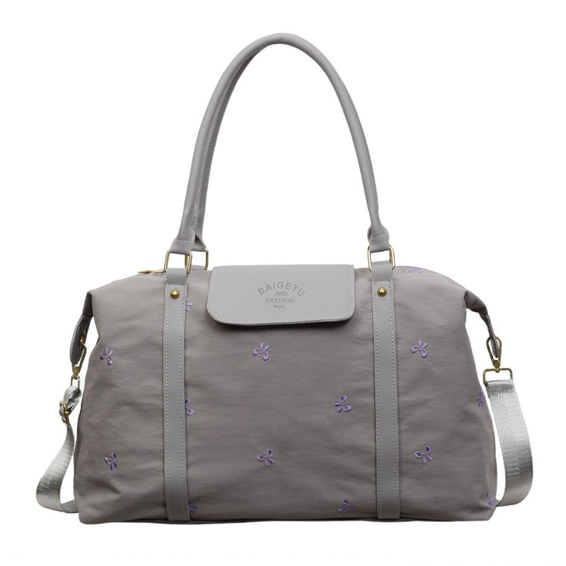 Stylische bestickte Reisetasche