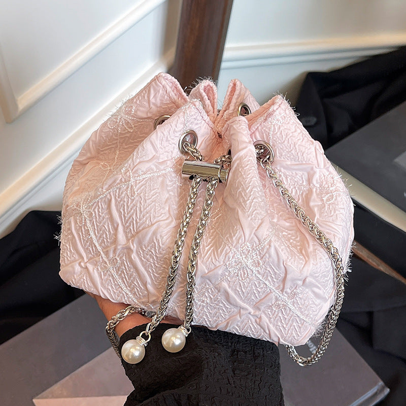 Elegante Satin-Handtasche mit Kordelzug