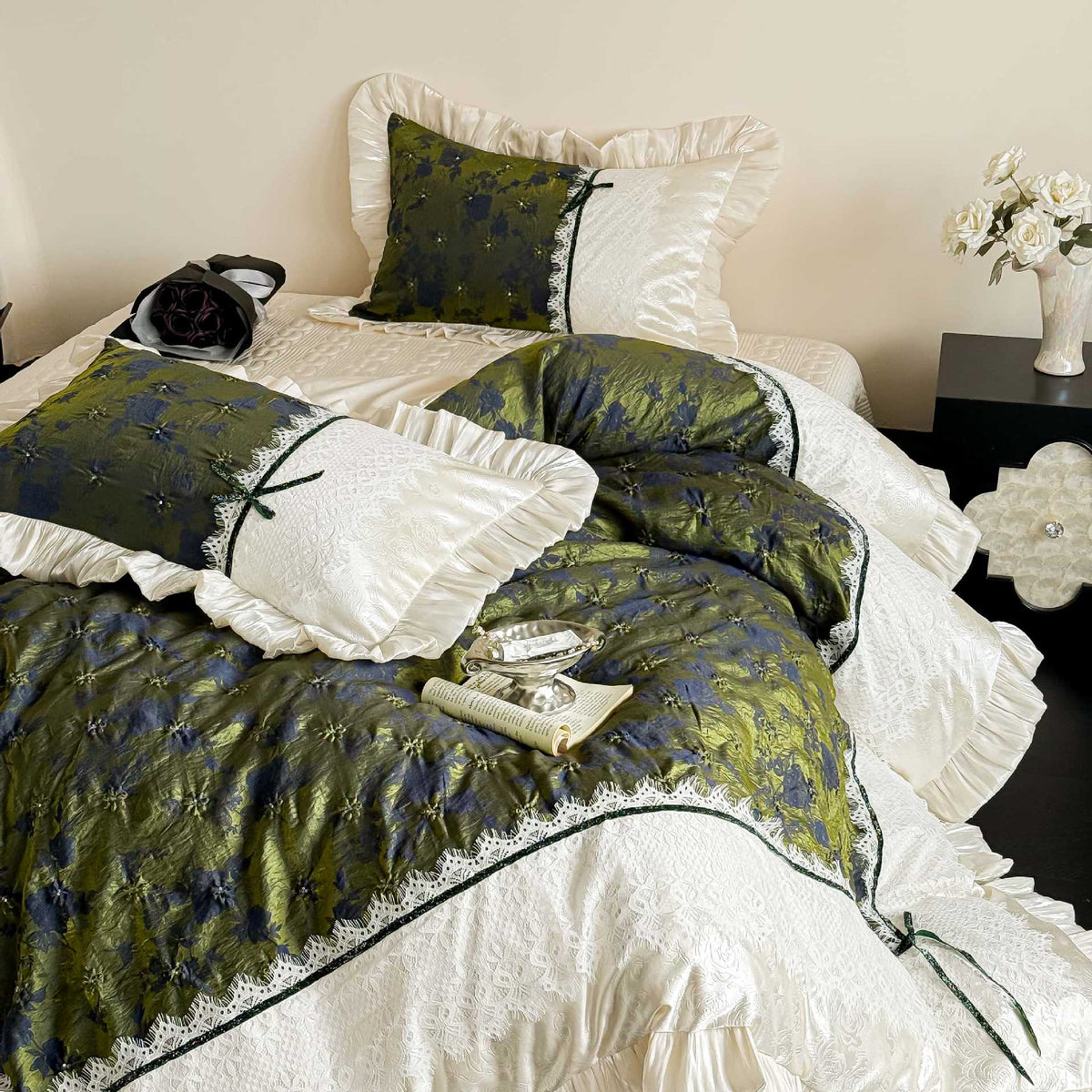 Satin-Trim Gequiltetes Jacquard Bettbezug Set mit Spitzenkante Kissenbezügen