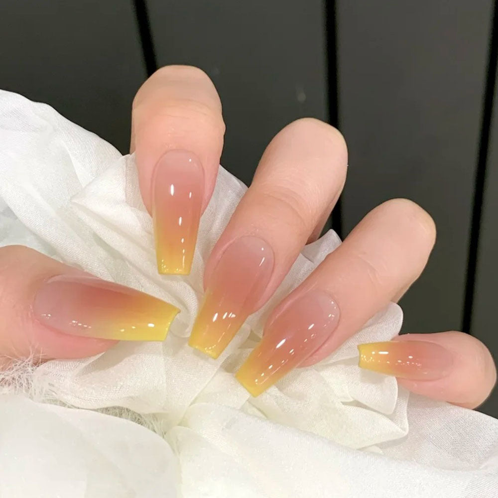 Glamouröse Kunstnägel mit Elegantem Ombre-Design Brehn