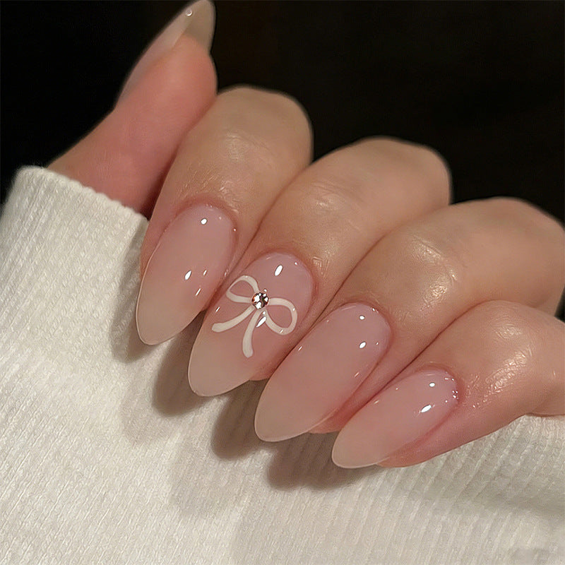 Kunstnagelset mit eleganten Schleifenakzenten Brehn