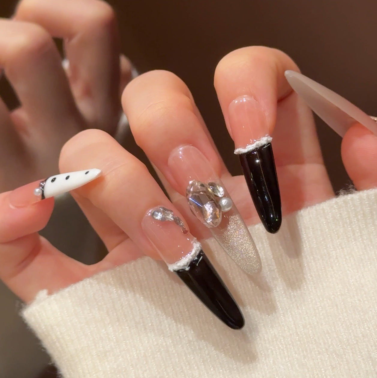 Stylische Spitze Press-On Nagelkunst Brehn