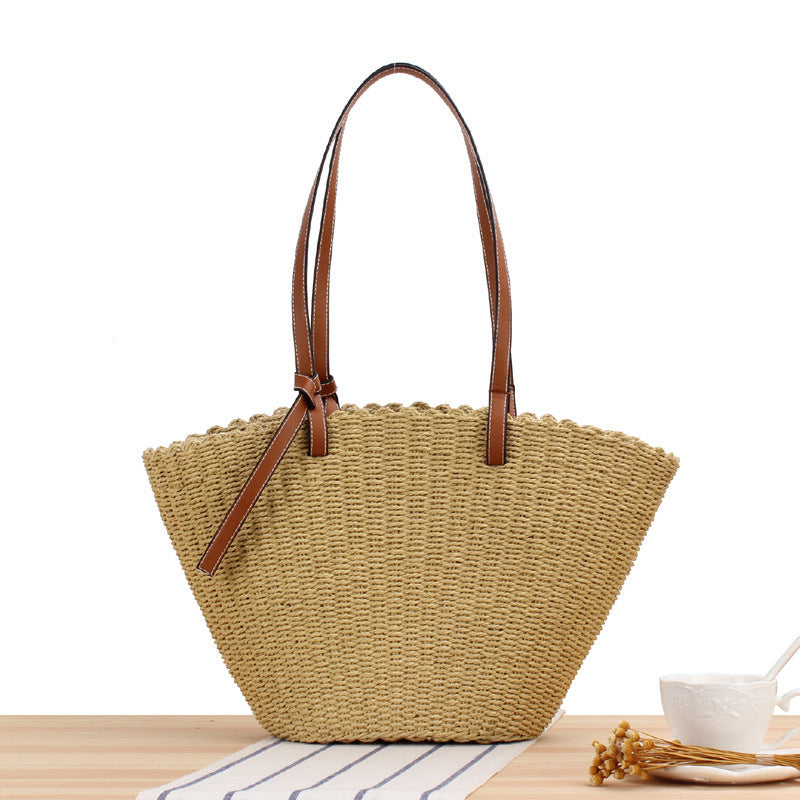 Handtasche Aus Geflochtenem Naturmaterial mit Eleganten Ledergriffen Brehn