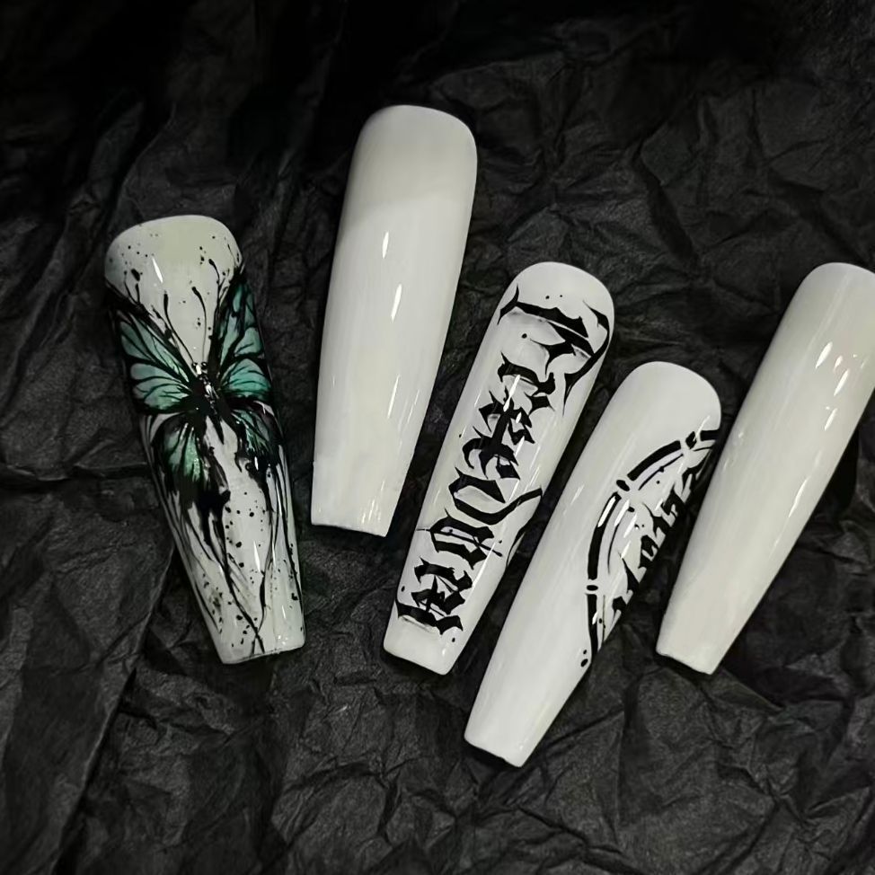 Stylische Glitzerstern-Nagelkunst Brehn