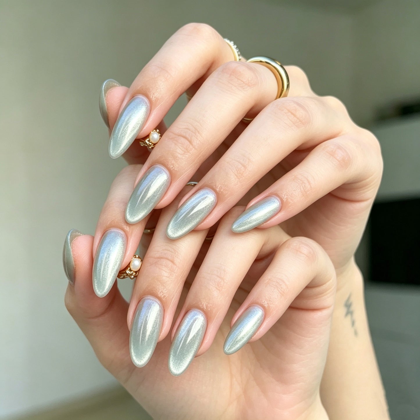 Mandelförmiges Metallic Press-On Nagelset Brehn
