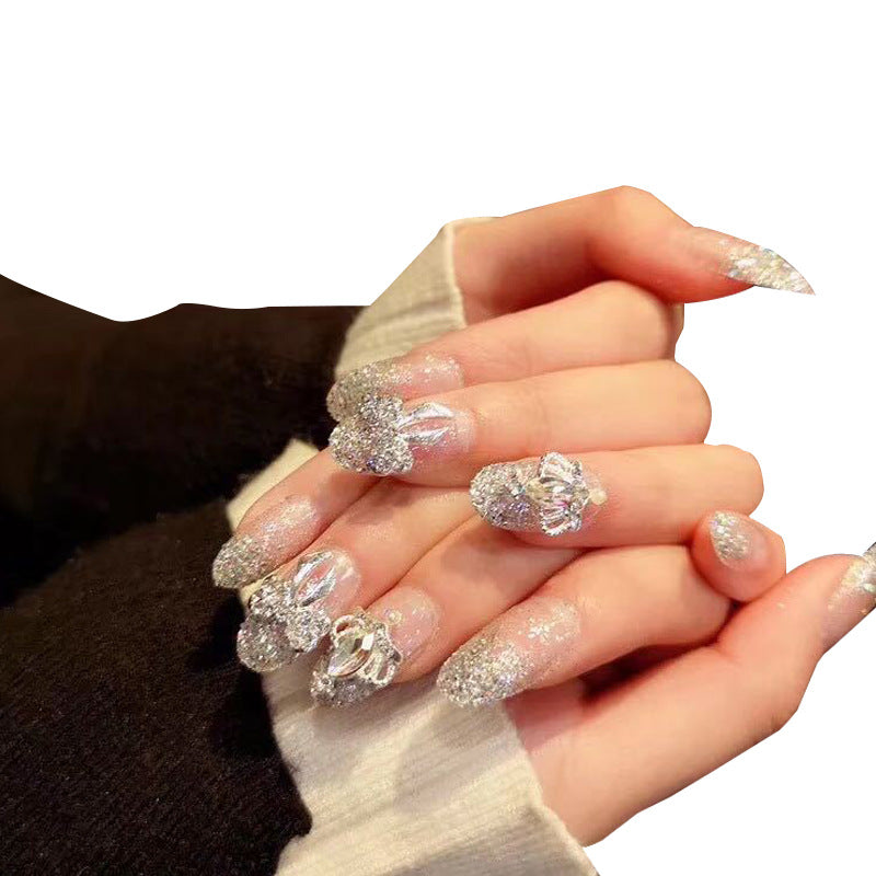 Glamouröses Nagelkunst-Set mit Strass-Akzenten zum Aufkleben