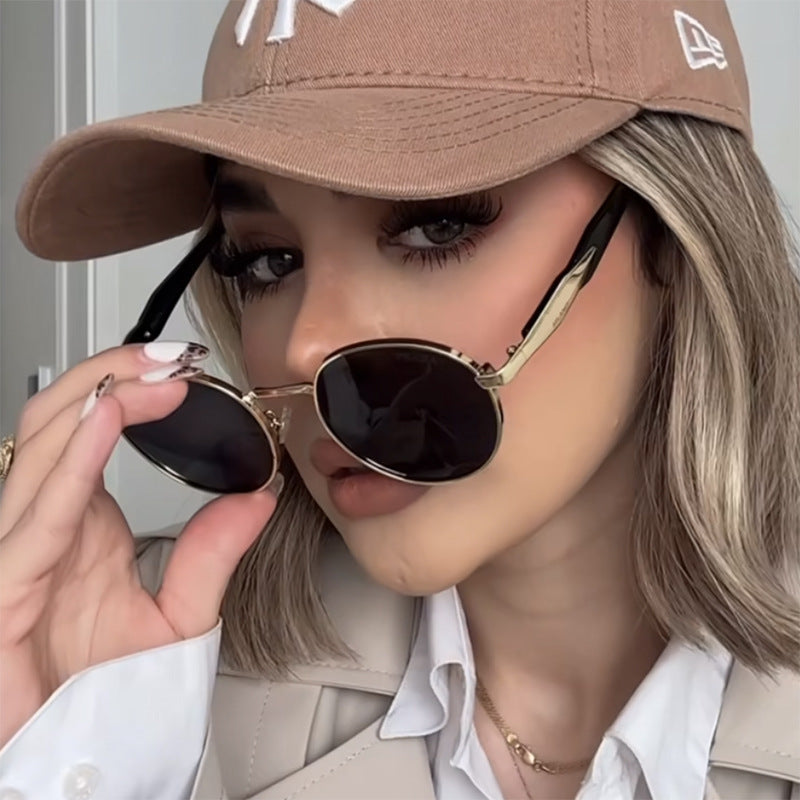 Damen runde Sonnenbrille mit elegantem, goldenen Rahmen und UV-Schutz Brehn