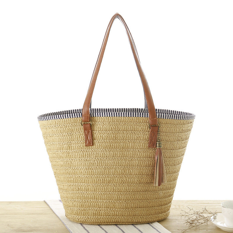 Strandtasche Aus Handgewebtem Naturmaterial mit Elegantem Lederakzent Brehn