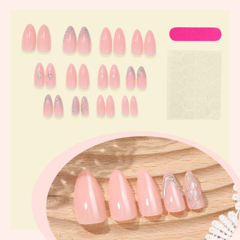 Kreatives Kunstnagelset mit zarten Blüten- und Glitzerakzenten Brehn