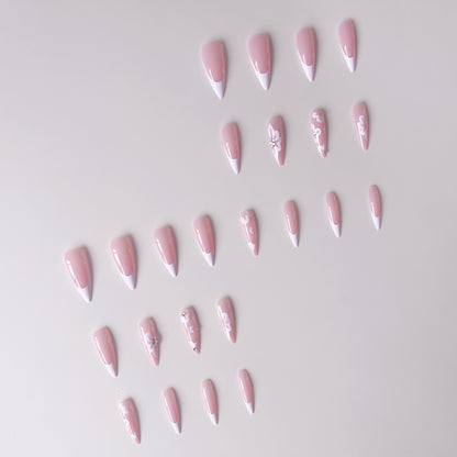Elegantes Kunstnagelset mit floralem Design und Glitzerakzenten Brehn