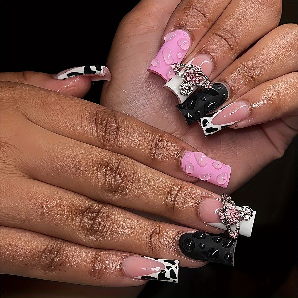 Dekorative 3D Press-On Nagelkunst mit Edelsteinakzenten Brehn
