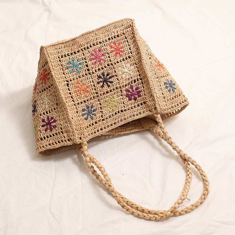 Handgefertigte Basttasche mit Buntem Stickdesign Brehn