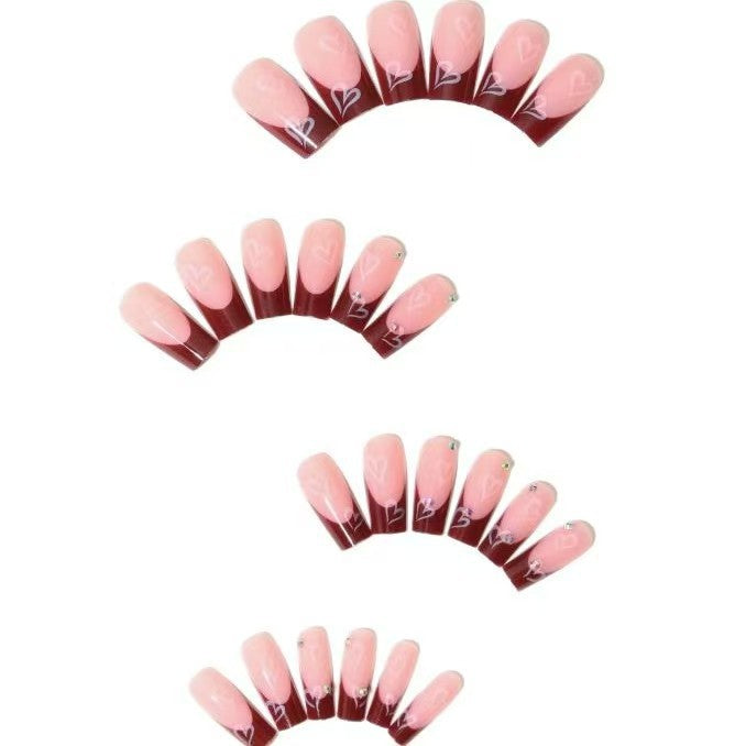 Dekoratives Press-On Nagelset mit Herzdesign Brehn