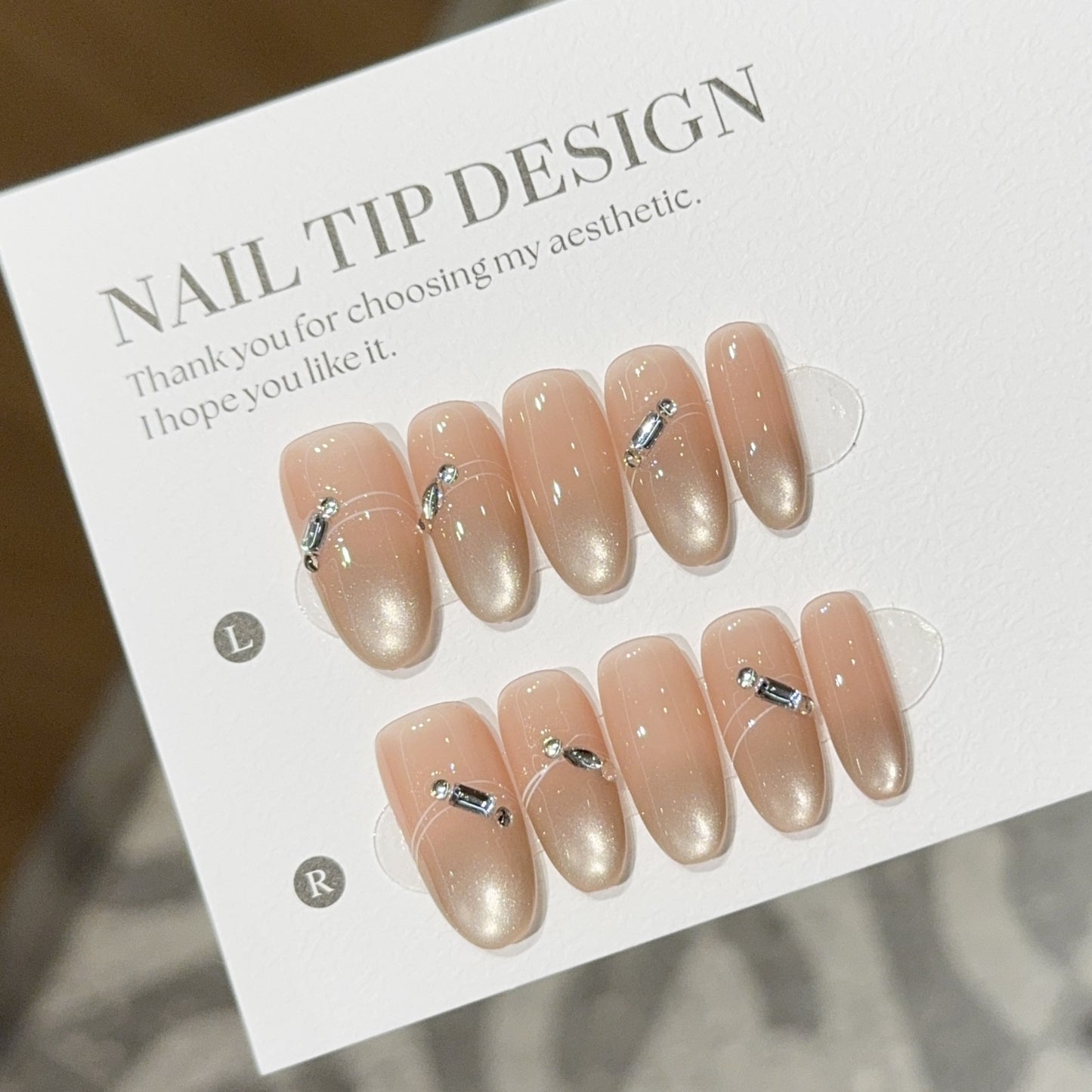 Kunstnagelspitzen mit Elegantem Farbverlauf und Strassakzenten Brehn