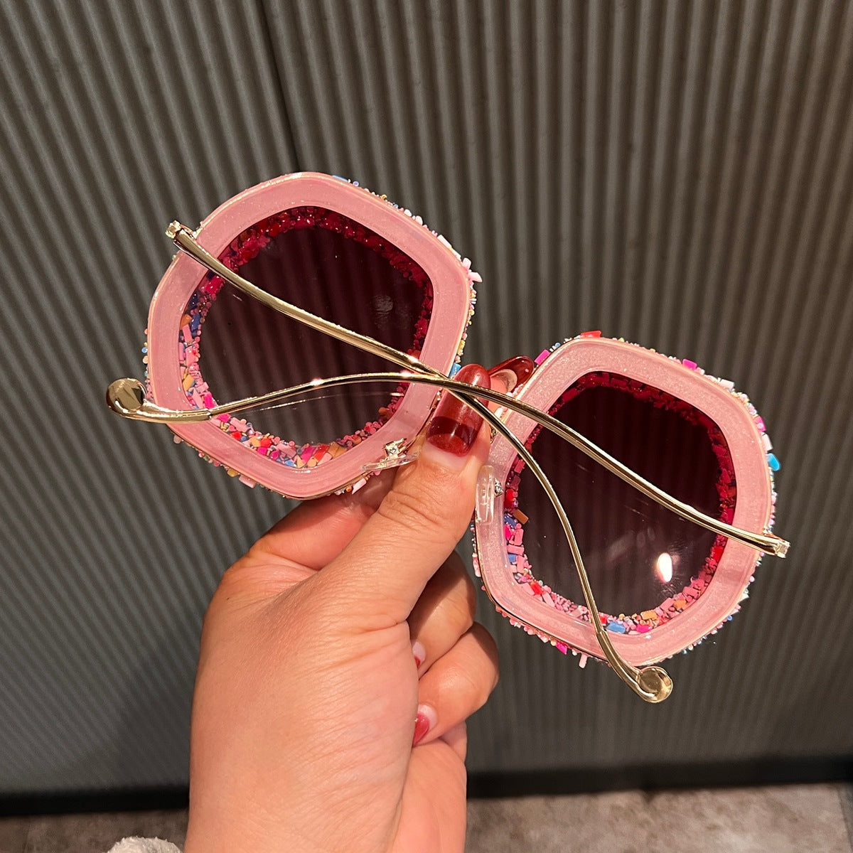 Damen Fashion-Sonnenbrille mit kreativen Strukturen und bunten Akzenten Brehn