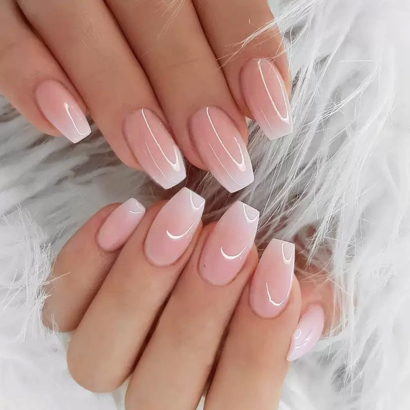 Kunstnagelset mit elegantem Ombre-Effekt Brehn