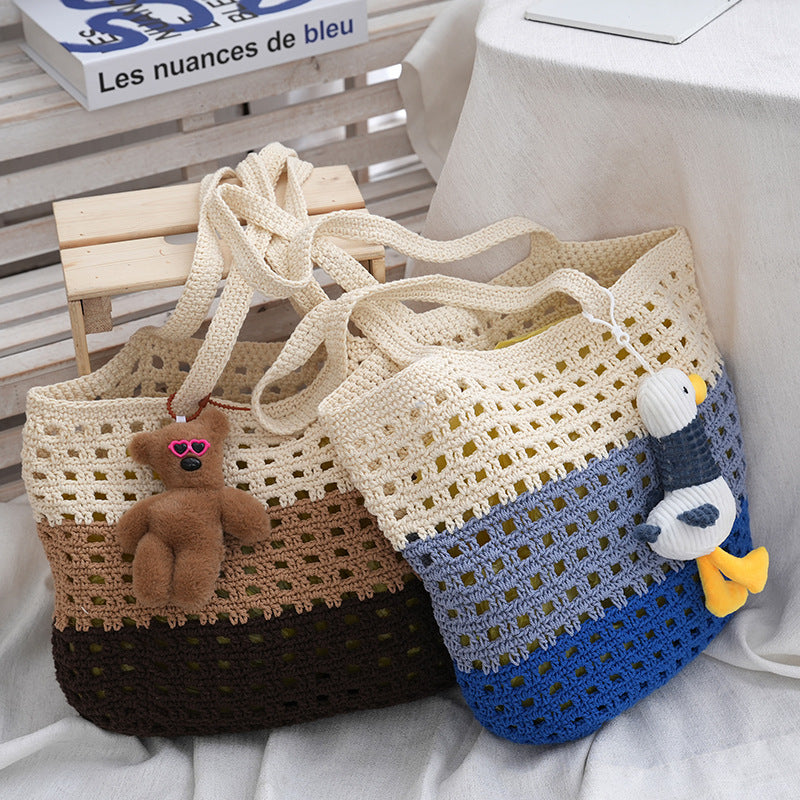 Handgefertigte Basttasche mit Niedlichem Anhänger Brehn