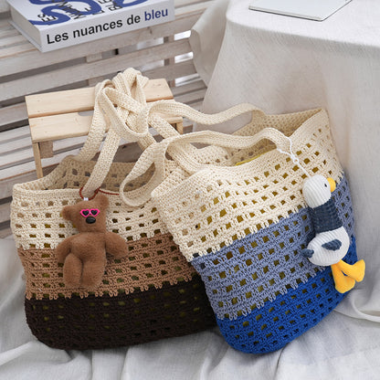 Handgefertigte Basttasche mit Niedlichem Anhänger Brehn