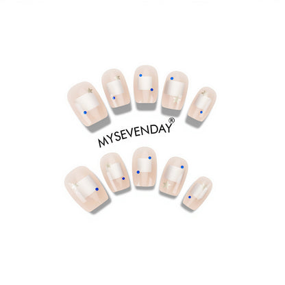 Elegantes Press-On-Nageldesign-Set mit Stern- und Punktmustern Brehn
