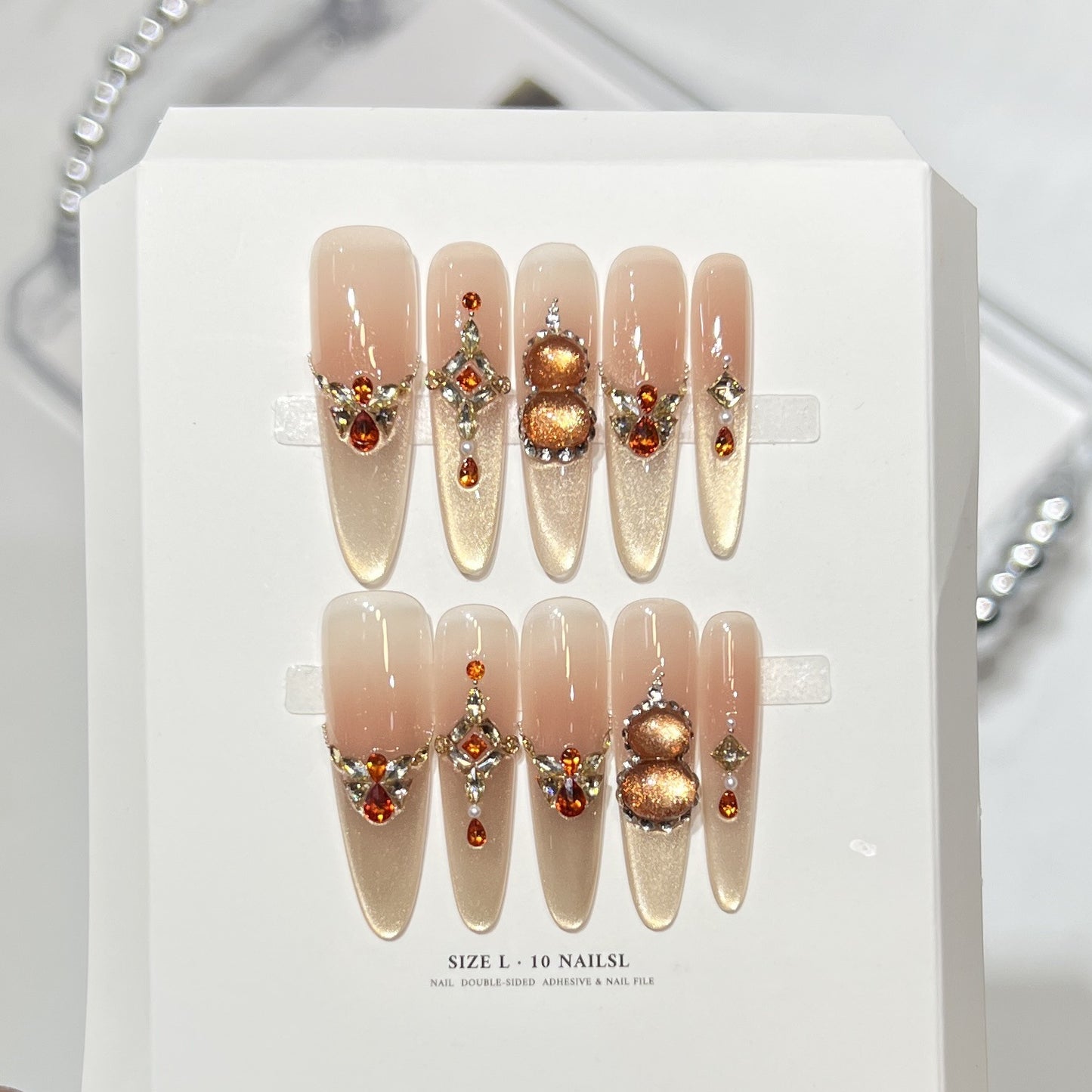 Premium Press-On Nail Art Set mit elegantem Herz- und Blattdesign Brehn