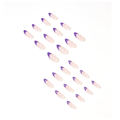 Kunstvolle Stiletto-Nägel mit Glitzer-Design Brehn